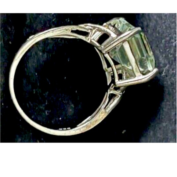 Ring - Picture 5 of 6